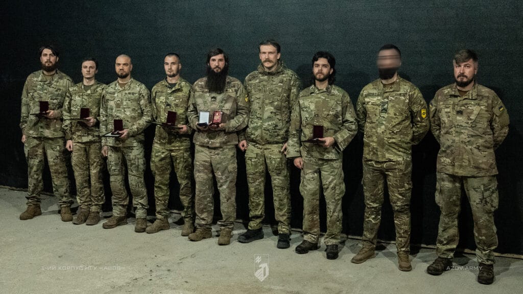 Командир 1 корпусу НГУ «Азов» відзначив сержантів
