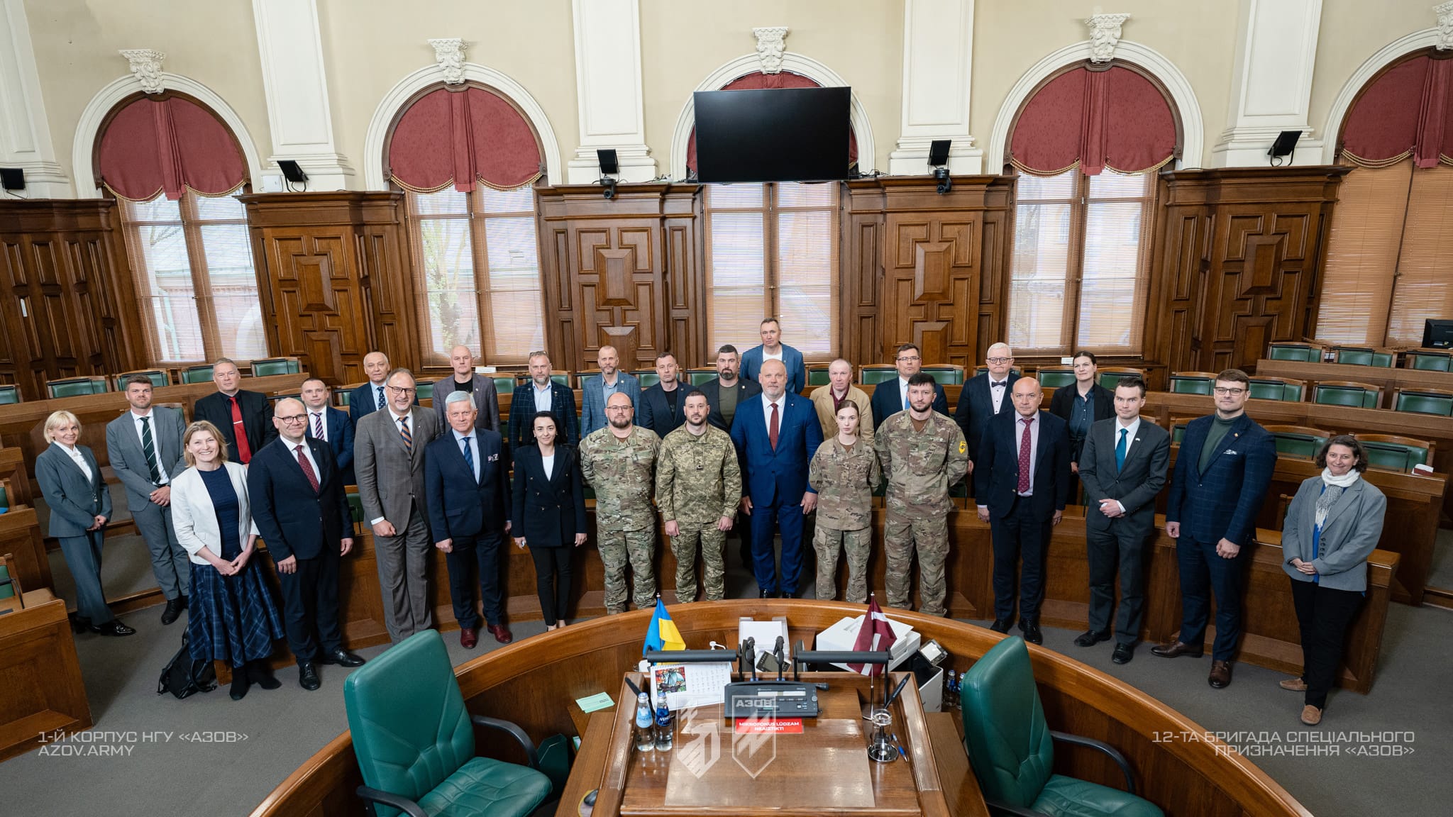 Спільне фото української делегації та латвійських партнерів під час офіційної зустрічі