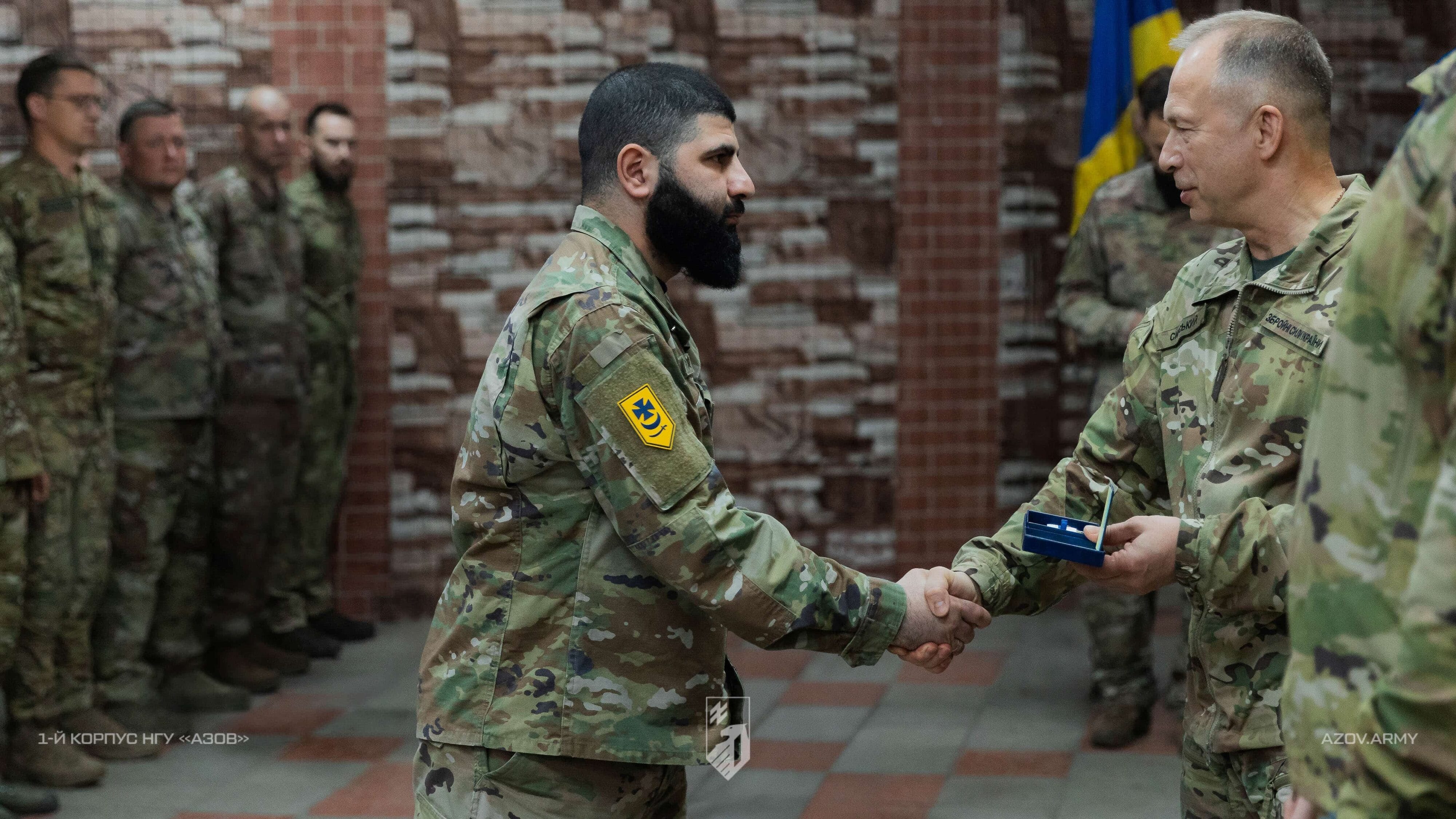 Нагородження військовослужбовця за сумлінне виконання бойових завдань.
