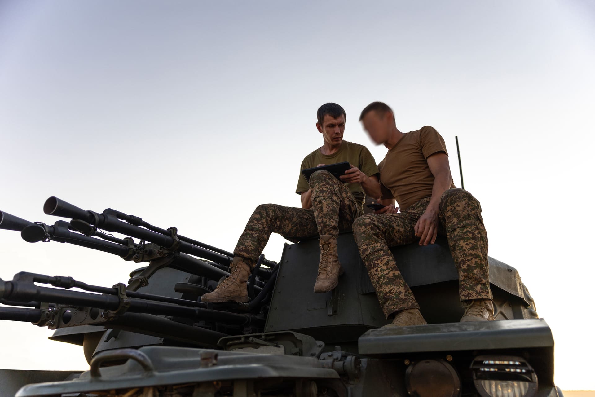 Soldiers of the Strazh Anti-Aircraft Missile and Artillery Battalion planning a combat mission