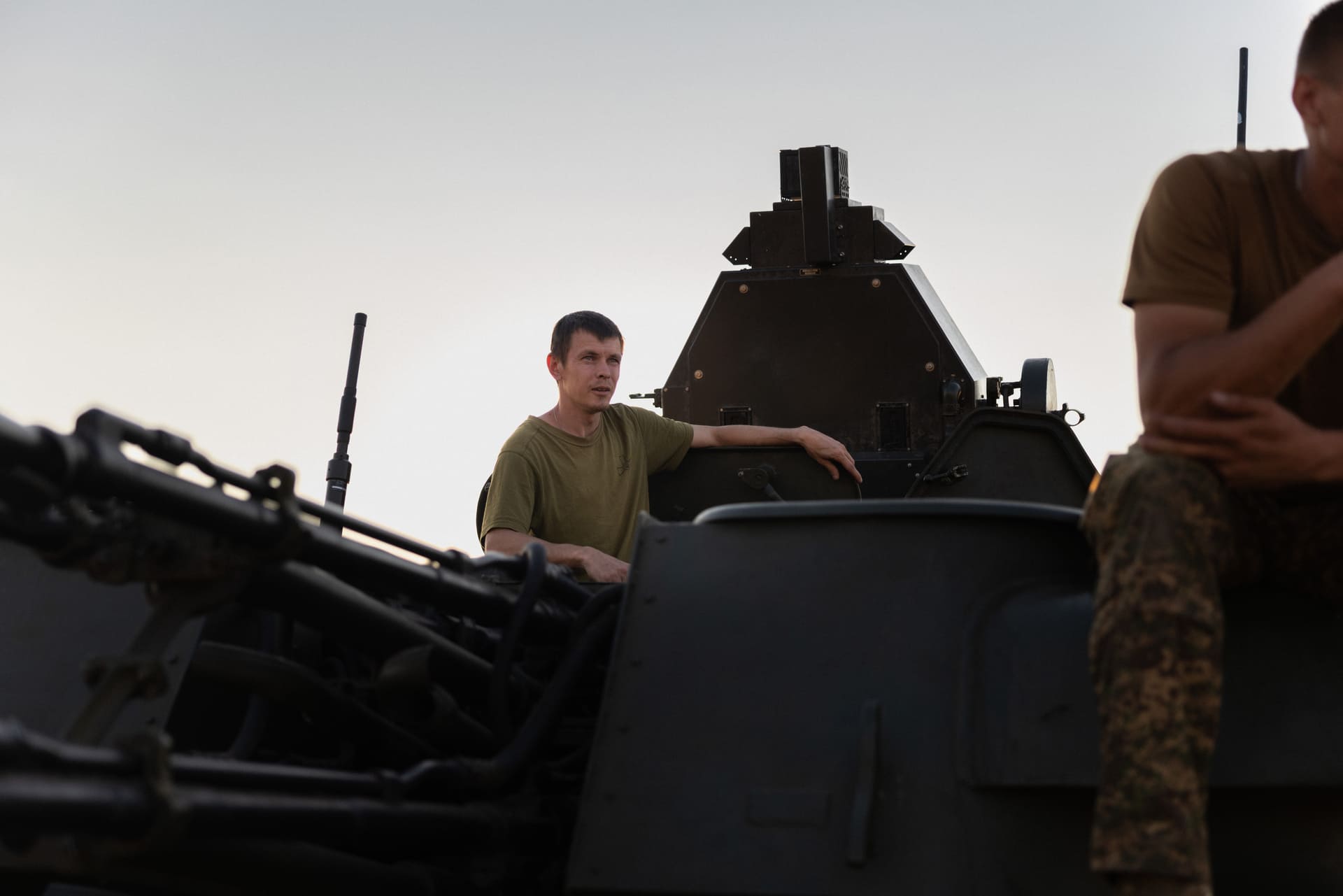 Air defense crew of the Strazh Anti-Aircraft Missile and Artillery Battalion on a self-propelled anti-aircraft system